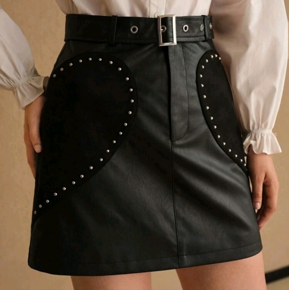 PREMIUM STUDDED DETAIL HEART PATTERN BUCKLE BELTED STRAIGHT SKIRT - Picture 3 of 4